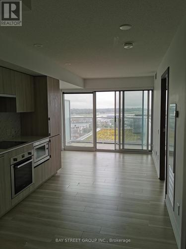 1616 - 17 Bathurst Street, Toronto, ON - Indoor