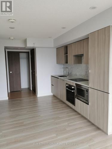 1616 - 17 Bathurst Street, Toronto, ON - Indoor Photo Showing Kitchen