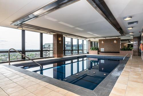 Piscine - 602-2 Rue Westmount-Square, Westmount, QC - Indoor Photo Showing Other Room With In Ground Pool