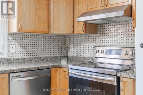#203 - 4 Dayspring Circle, Brampton, ON - Indoor Photo Showing Kitchen