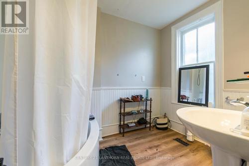 53 Crown Street, Quinte West (Trenton Ward), ON - Indoor Photo Showing Bathroom