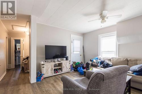 53 Crown Street, Quinte West (Trenton Ward), ON - Indoor Photo Showing Living Room