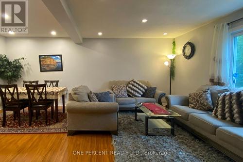 292 Temby Private, Ottawa, ON - Indoor Photo Showing Living Room