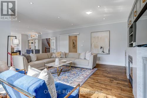 2212 Oneida Court, Mississauga, ON - Indoor Photo Showing Living Room