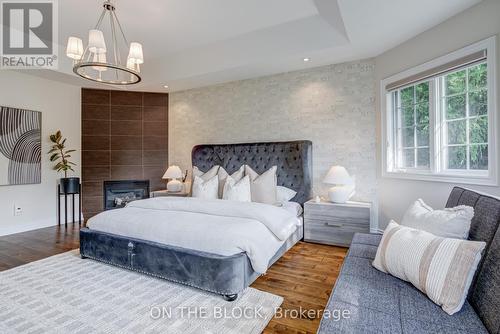 2212 Oneida Court, Mississauga, ON - Indoor Photo Showing Bedroom