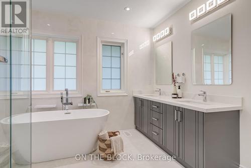 2212 Oneida Court, Mississauga, ON - Indoor Photo Showing Bathroom