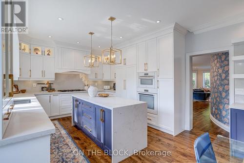 2212 Oneida Court, Mississauga, ON - Indoor Photo Showing Kitchen With Double Sink