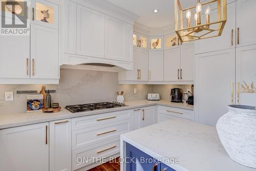 2212 Oneida Court, Mississauga, ON - Indoor Photo Showing Kitchen