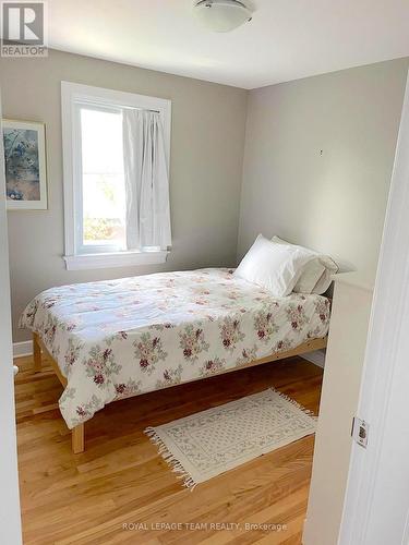 1052 Fisher Avenue, Ottawa, ON - Indoor Photo Showing Bedroom
