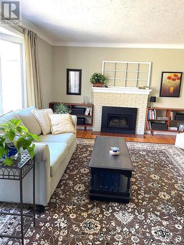 1052 Fisher Avenue, Ottawa, ON - Indoor Photo Showing Living Room With Fireplace