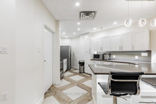 305-236 Albion Road, Toronto, ON - Indoor Photo Showing Kitchen