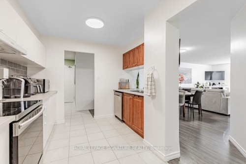 305-236 Albion Road, Toronto, ON - Indoor Photo Showing Kitchen