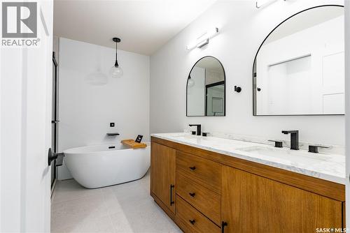 1313 Edward Avenue, Saskatoon, SK - Indoor Photo Showing Bathroom