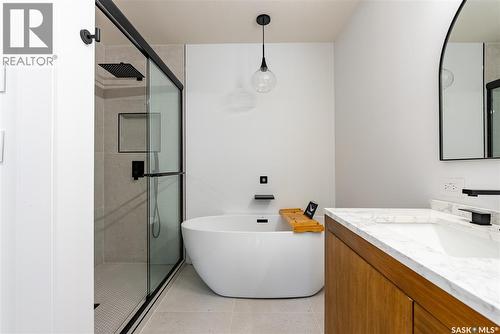 1313 Edward Avenue, Saskatoon, SK - Indoor Photo Showing Bathroom