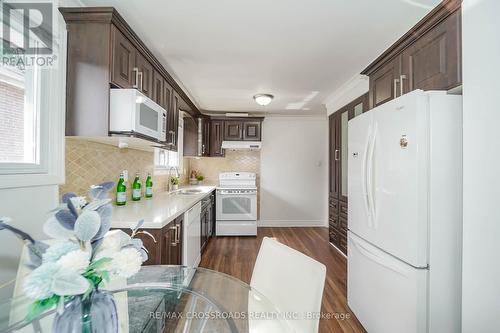 8 Topaz Gate, Toronto, ON - Indoor Photo Showing Kitchen