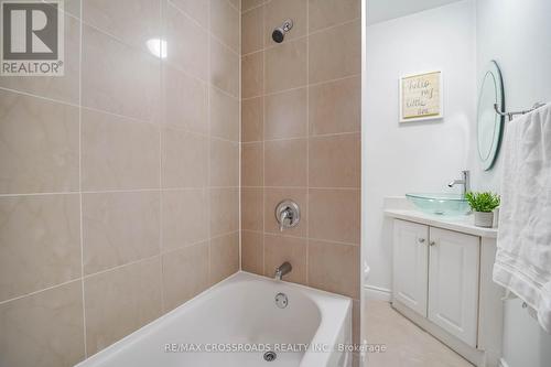 8 Topaz Gate, Toronto, ON - Indoor Photo Showing Bathroom