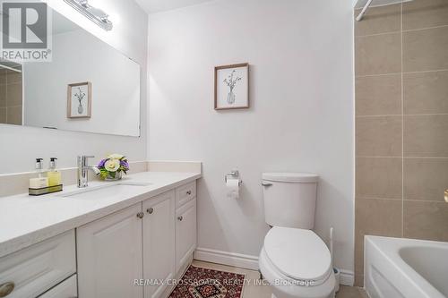 8 Topaz Gate, Toronto, ON - Indoor Photo Showing Bathroom