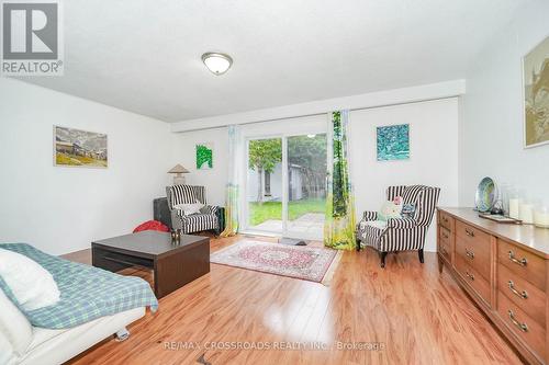 8 Topaz Gate, Toronto, ON - Indoor