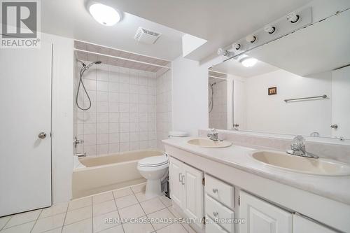 8 Topaz Gate, Toronto, ON - Indoor Photo Showing Bathroom