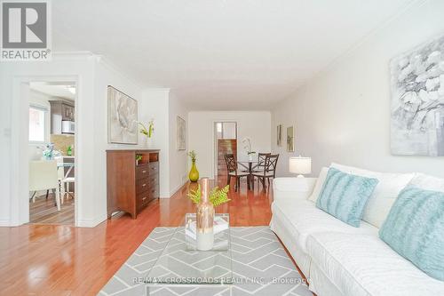 8 Topaz Gate, Toronto, ON - Indoor Photo Showing Living Room