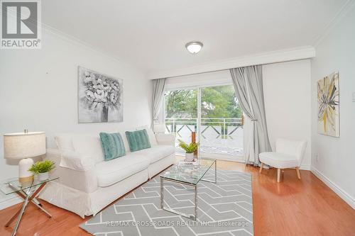8 Topaz Gate, Toronto, ON - Indoor Photo Showing Living Room