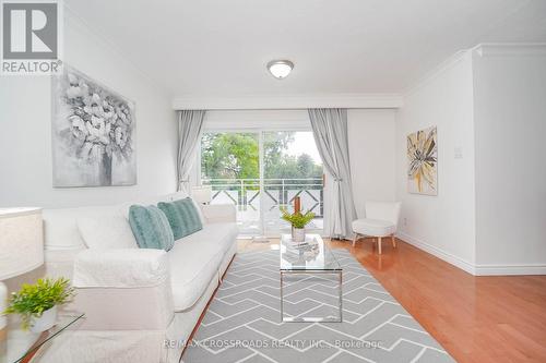 8 Topaz Gate, Toronto, ON - Indoor