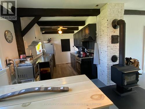 Country style, galley kitchen - 644 County 10 Road, Prince Edward County (Hallowell Ward), ON - Indoor