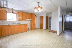 Side entrance showing closet, bathroom and hall - 