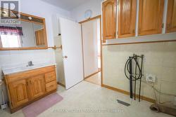 Bathroom showing washer/dryer hookup - 