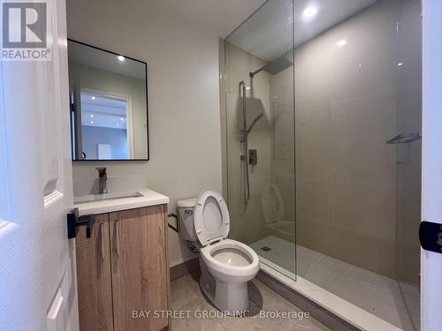 202 - 2386 Lake Shore Boulevard W, Toronto, ON - Indoor Photo Showing Bathroom