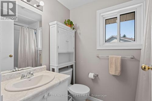 23 - 536 Third Street, London East (East H), ON - Indoor Photo Showing Bathroom