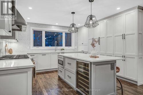 3831 Autumnwood Street, Ottawa, ON - Indoor Photo Showing Kitchen With Upgraded Kitchen