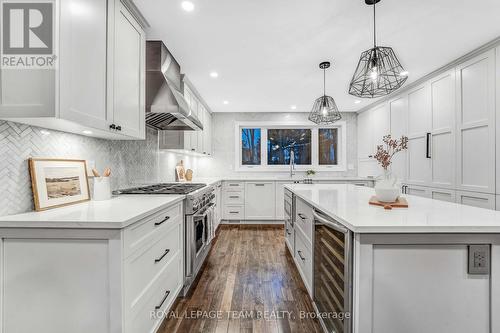 3831 Autumnwood Street, Ottawa, ON - Indoor Photo Showing Kitchen With Upgraded Kitchen