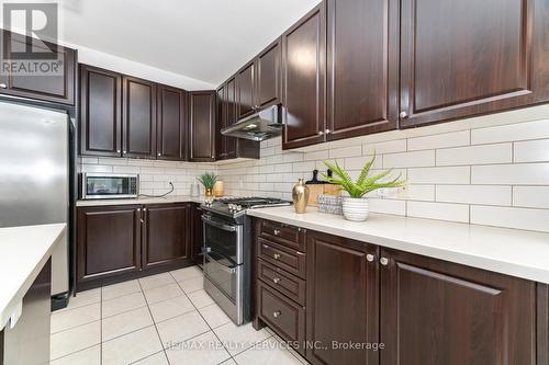 51 Larson Peak Road, Caledon, ON - Indoor Photo Showing Kitchen With Upgraded Kitchen