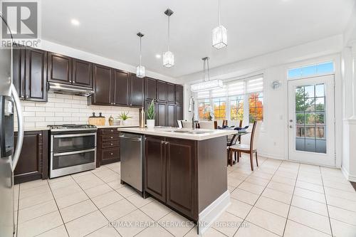 51 Larson Peak Road, Caledon, ON - Indoor Photo Showing Kitchen With Upgraded Kitchen