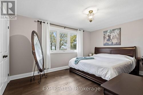 2116 Binbrook Road E, Hamilton, ON - Indoor Photo Showing Bedroom