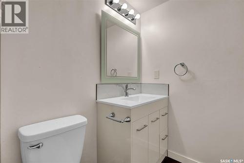 908 Shannon Road, Regina, SK - Indoor Photo Showing Bathroom