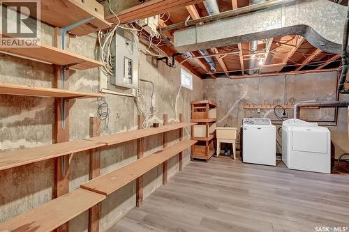 908 Shannon Road, Regina, SK - Indoor Photo Showing Laundry Room