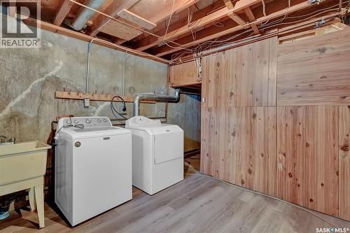 908 Shannon Road, Regina, SK - Indoor Photo Showing Laundry Room