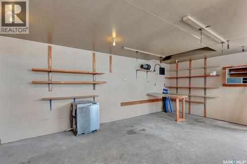 908 Shannon Road, Regina, SK - Indoor Photo Showing Garage
