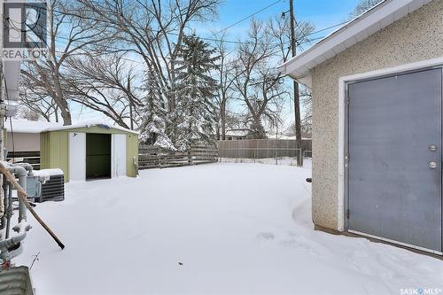 908 Shannon Road, Regina, SK - Outdoor