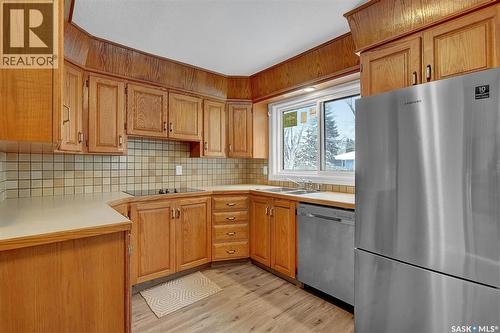 908 Shannon Road, Regina, SK - Indoor Photo Showing Kitchen With Double Sink