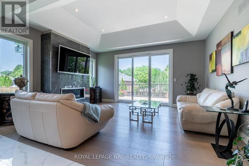 11 Emily Lane, Pelham (Fonthill), ON - Indoor Photo Showing Living Room With Fireplace