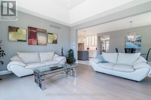 11 Emily Lane, Pelham (Fonthill), ON - Indoor Photo Showing Living Room