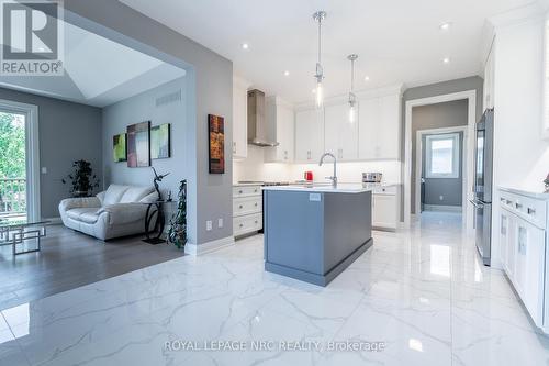 11 Emily Lane, Pelham (Fonthill), ON - Indoor Photo Showing Kitchen With Upgraded Kitchen