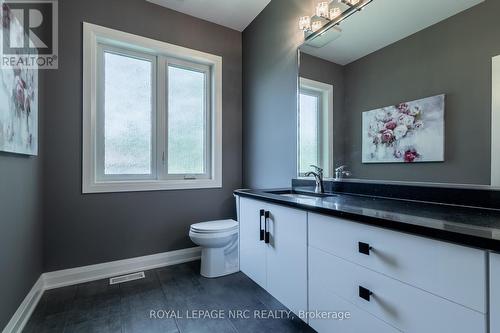 11 Emily Lane, Pelham (Fonthill), ON - Indoor Photo Showing Bathroom