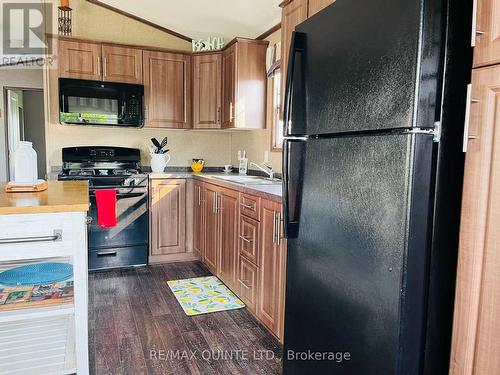 8 Cricket Ln - 486 County Road 18, Prince Edward County (Athol Ward), ON - Indoor Photo Showing Kitchen
