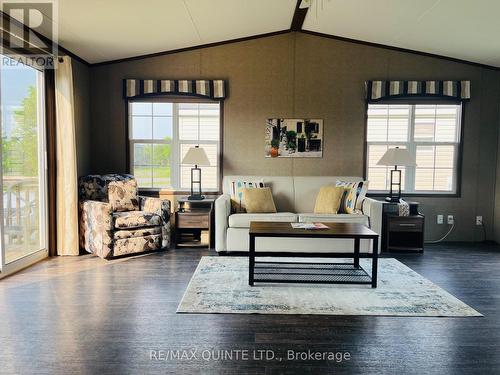 8 Cricket Ln - 486 County Road 18, Prince Edward County (Athol Ward), ON - Indoor Photo Showing Living Room