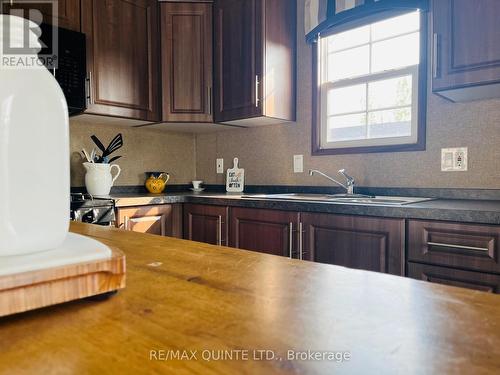 8 Cricket Ln - 486 County Road 18, Prince Edward County (Athol Ward), ON - Indoor Photo Showing Kitchen
