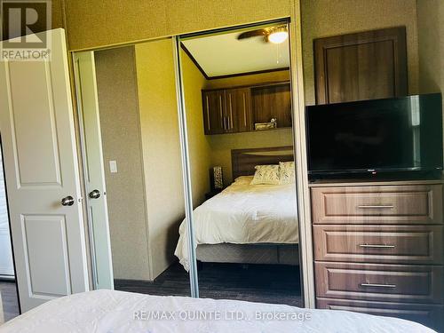 8 Cricket Ln - 486 County Road 18, Prince Edward County (Athol Ward), ON - Indoor Photo Showing Bedroom